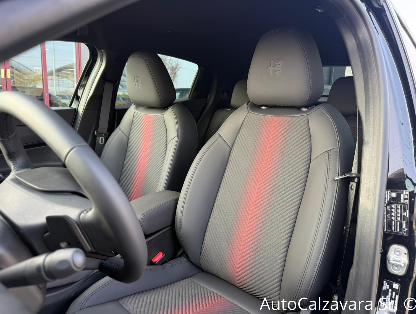 Alfa Romeo Junior 1.2 145 CV Hybrid eDCT6 Q4 / NERO TORTONA / RJA40548