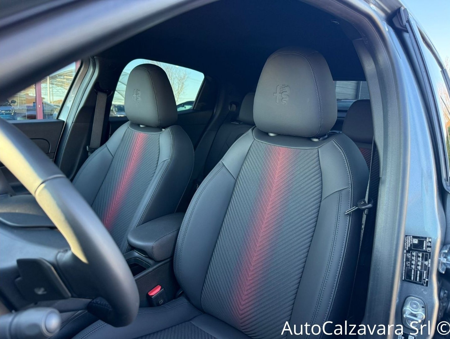 Alfa Romeo Junior 1.2 145 CV Hybrid eDCT6 Q4 / GRIGIO ARESE / RJA40919