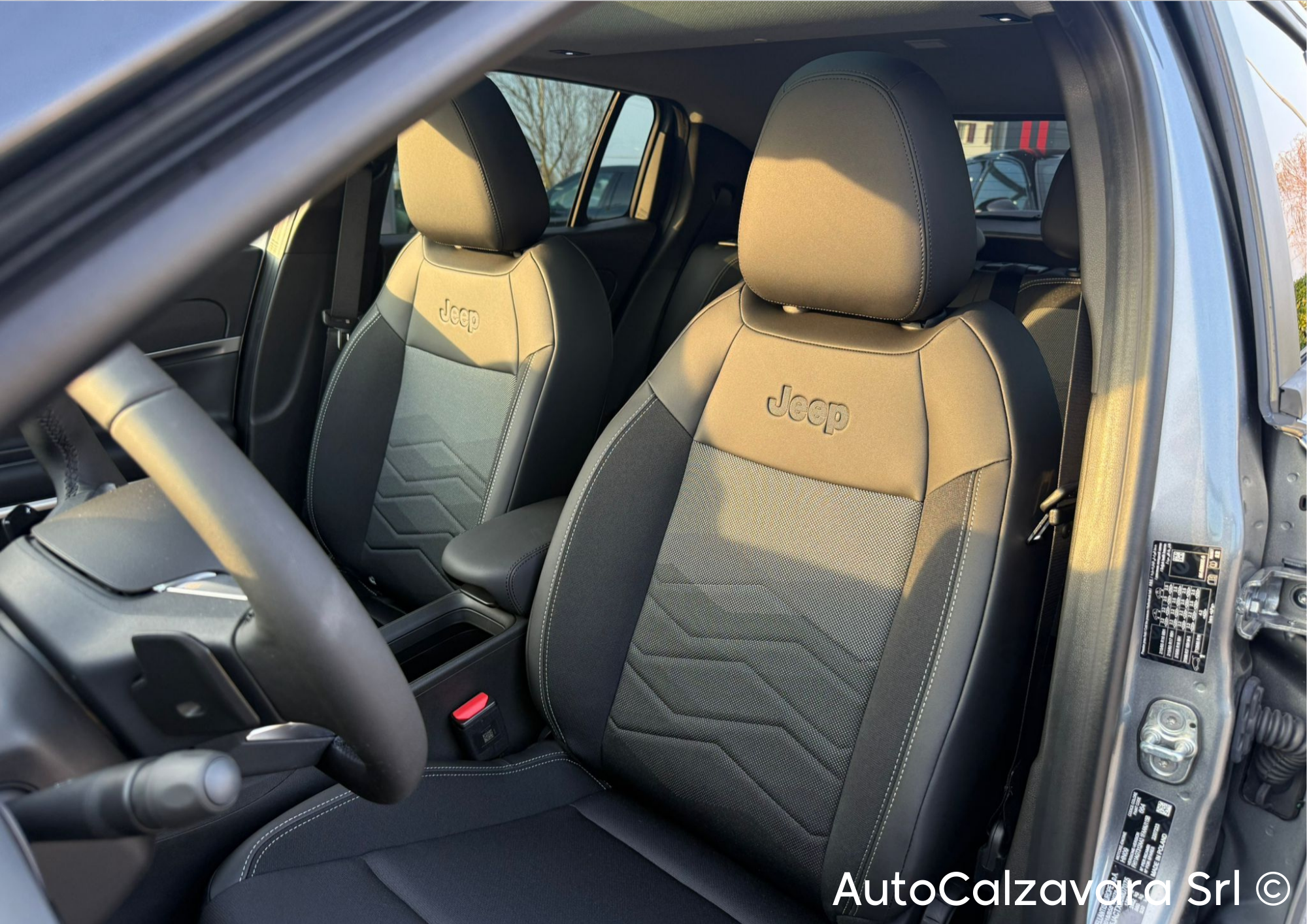 Jeep Avenger 1.2 Turbo 110 CV MHEV Altitude / GRIGIO GRANITE / SJM07075