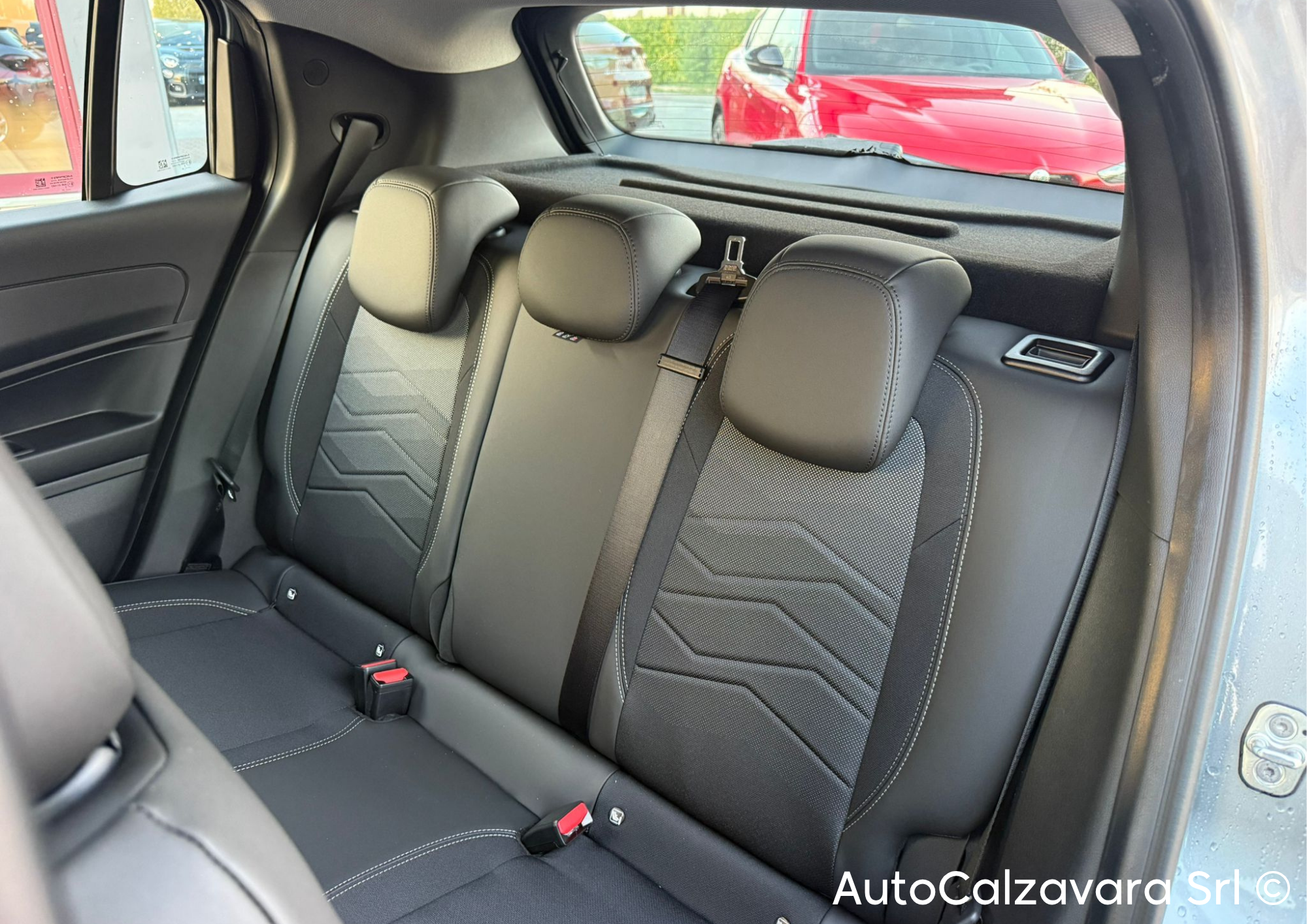 Jeep Avenger 1.2 Turbo 100 CV MHEV Altitude / GRIGIO GRANITE / SJL85856