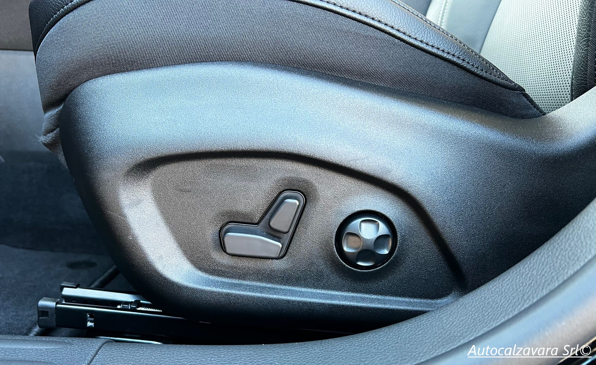 Jeep Compass 1.5 Turbo T4 130 CV MHEV 2WD Summit / SOLID BLACK / GV486NY