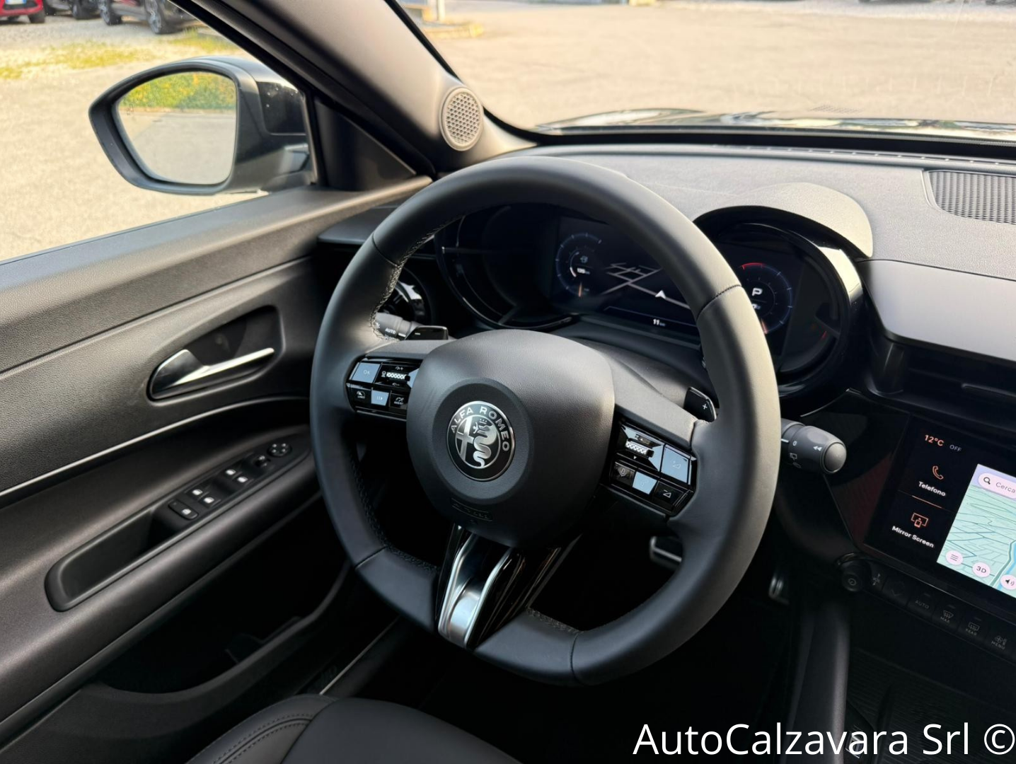 Alfa Romeo Junior 1.2 145 CV Hybrid eDCT6 Q4 / NERO TORTONA / RJA40548