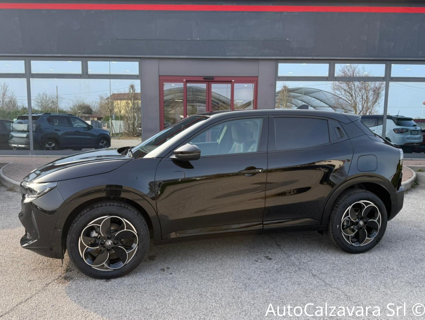 Alfa Romeo Junior 1.2 145 CV Hybrid eDCT6 Q4 / NERO TORTONA / RJA40548