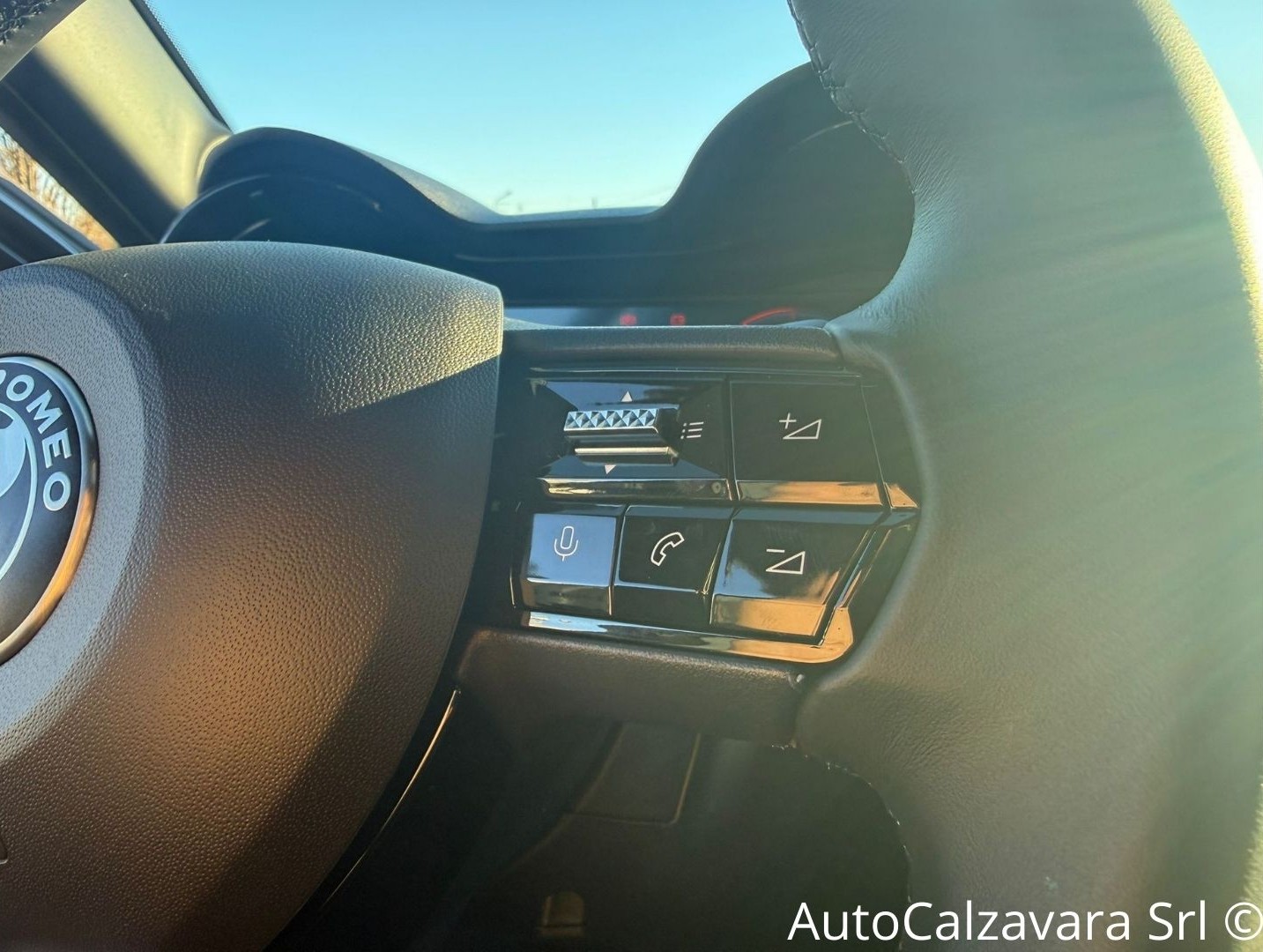 Alfa Romeo Junior 1.2 145 CV Hybrid eDCT6 Q4 / GRIGIO ARESE / RJA40919