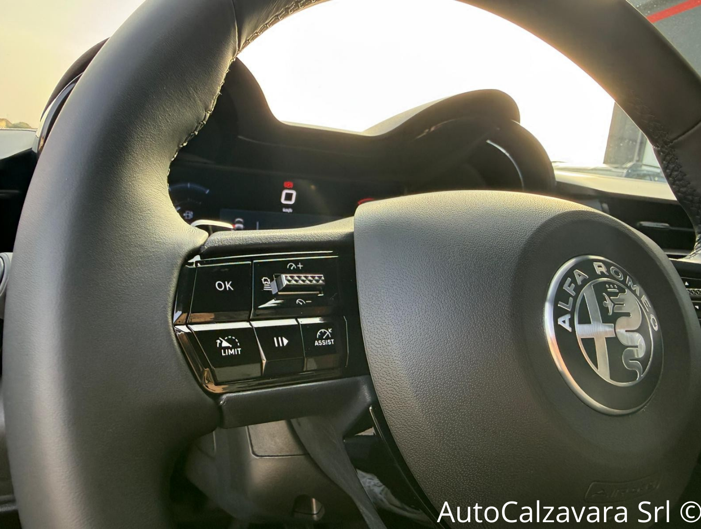 Alfa Romeo Junior 1.2 145 CV Hybrid eDCT6 Q4 / NERO TORTONA / RJA40548