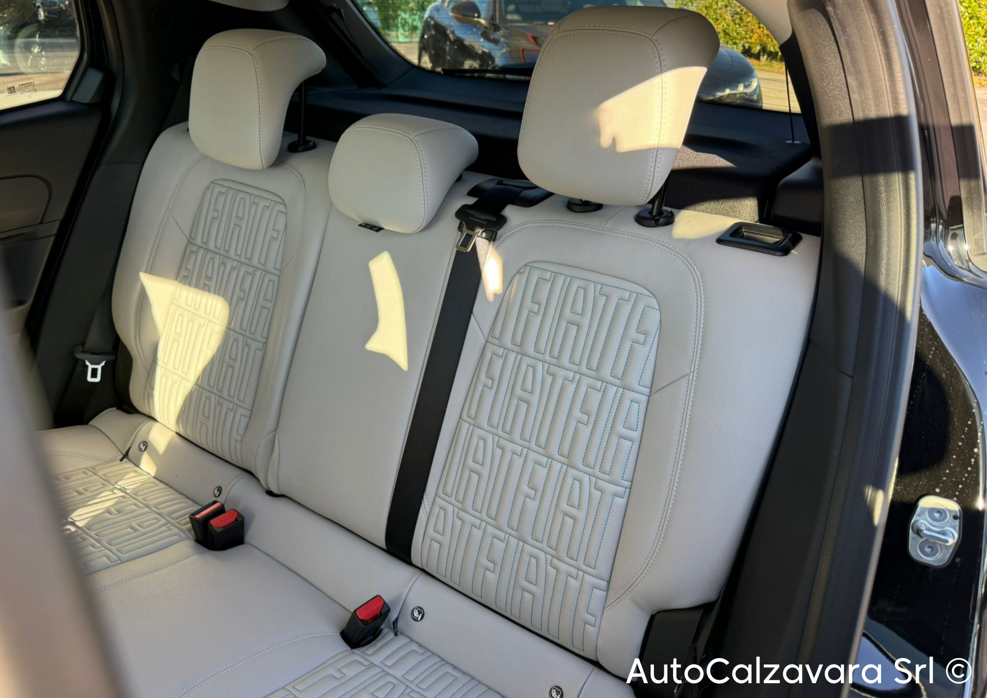 Fiat 600 Hybrid 110 CV DCT MHEV La Prima II / NERO CINEMA / HB313EJ