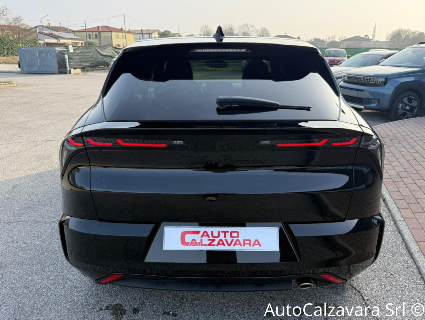 Alfa Romeo Junior 1.2 145 CV Hybrid eDCT6 Q4 / NERO TORTONA / RJA40548